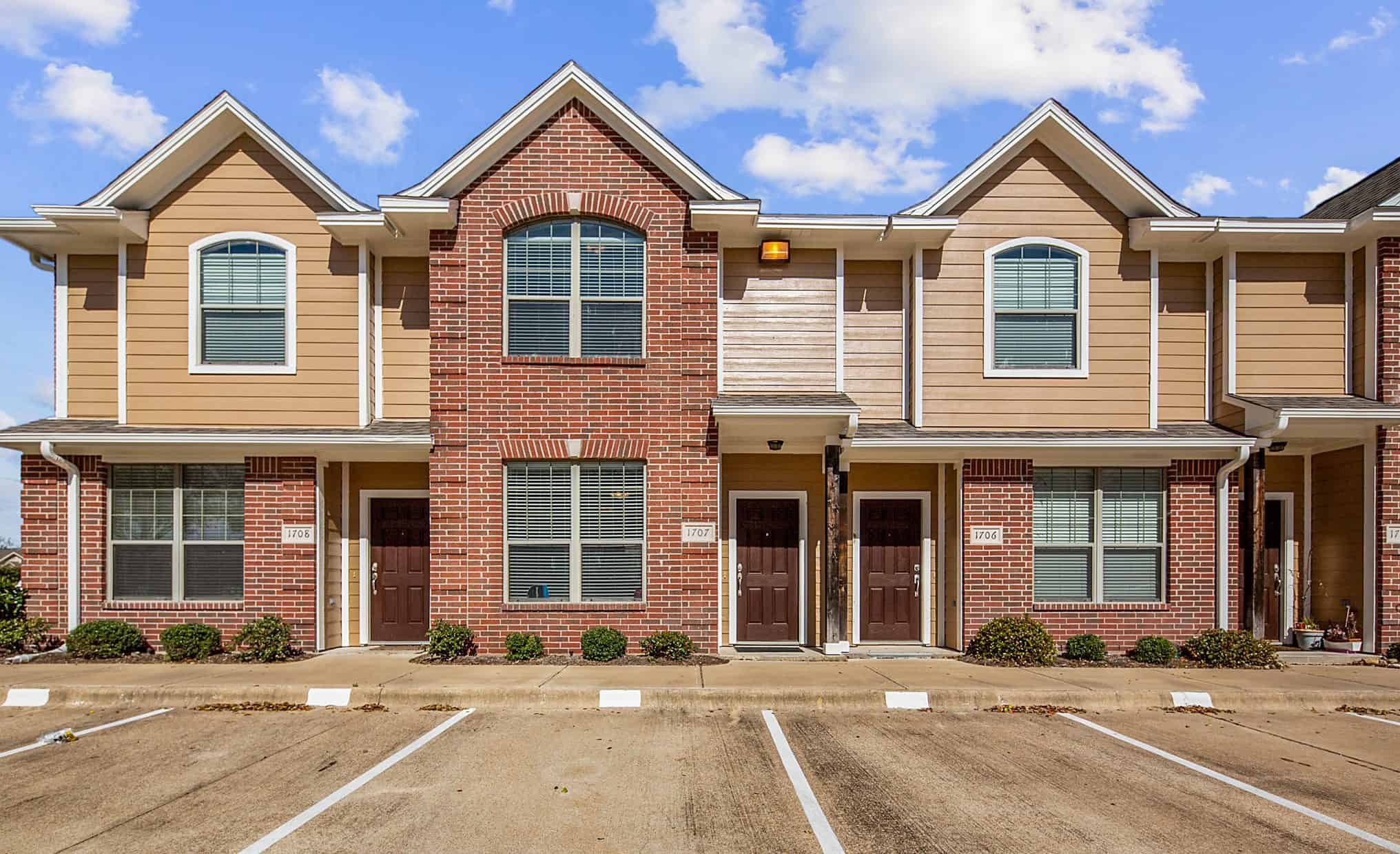 Just Listed a 2/2.5 River Ridge Townhome! Kendra Hudson