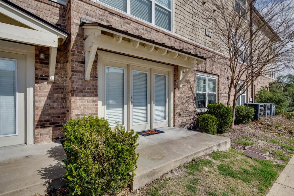 Just Listed! 3/3 Woodlands Condo Kendra Hudson